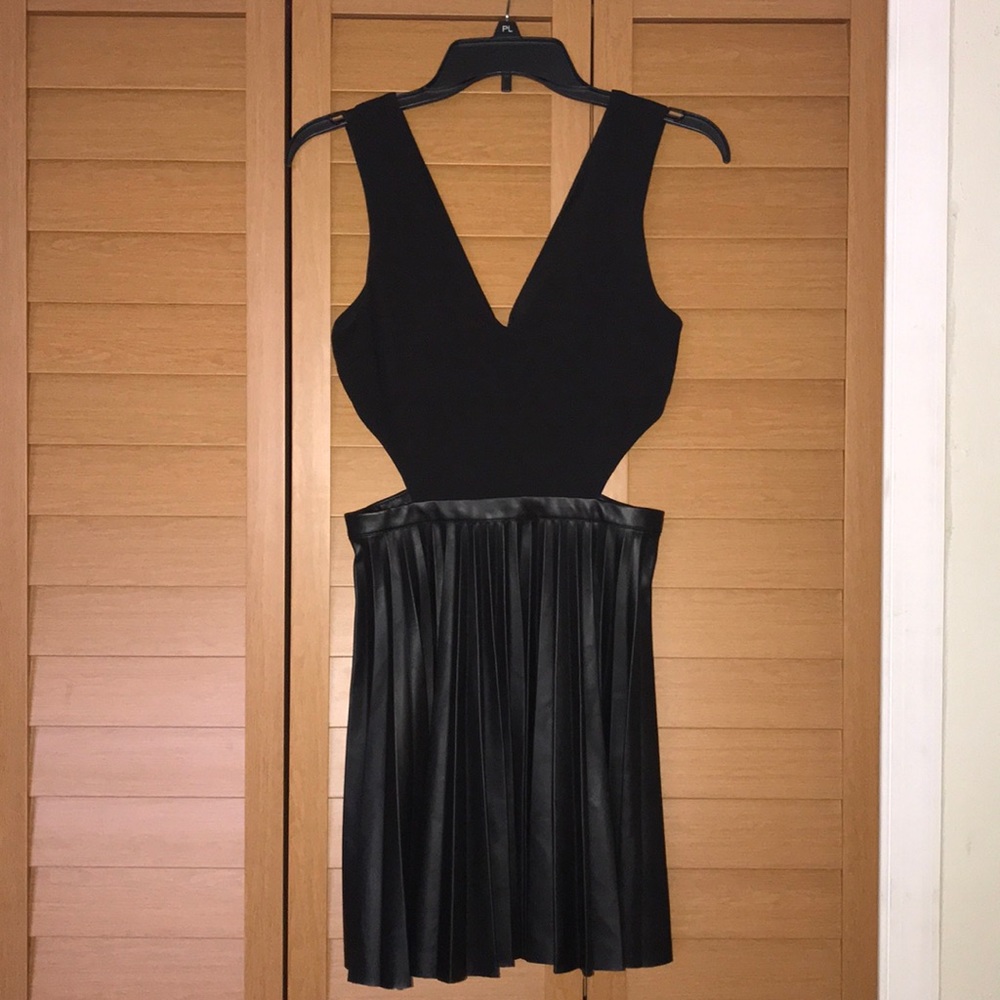 TOPSHOP BLACK LEATHER DRESS!!